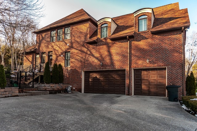 view of front facade with a garage