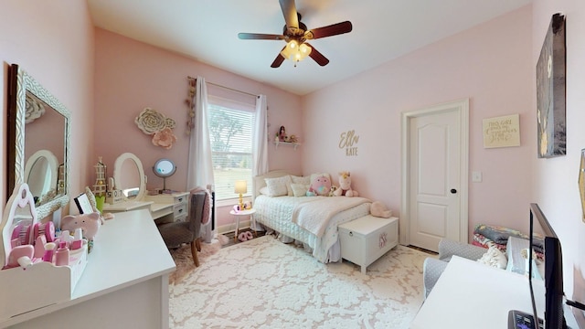 bedroom with ceiling fan