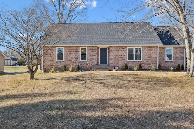 view of front of property featuring a front yard