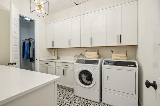 clothes washing area featuring light tile patterned flooring, sink, cabinets, independent washer and dryer, and an inviting chandelier