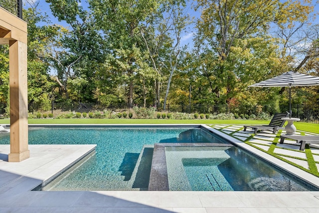 view of pool with an in ground hot tub