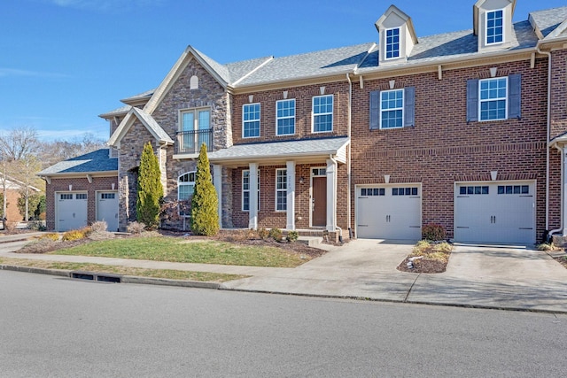 view of front facade with a garage