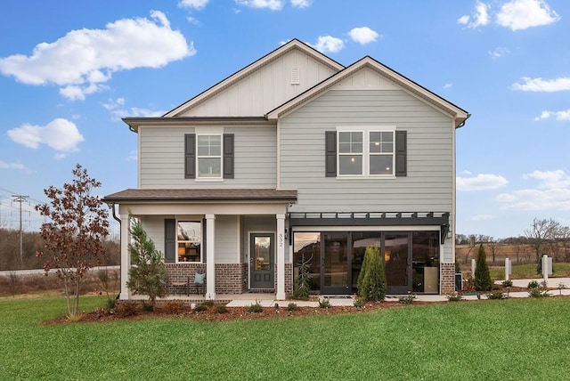 view of front of property with a front lawn and covered porch