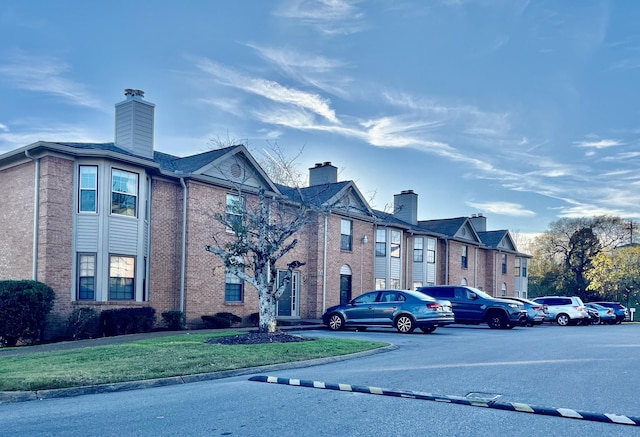 exterior space featuring a front yard