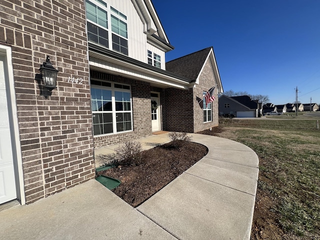 property entrance featuring a yard