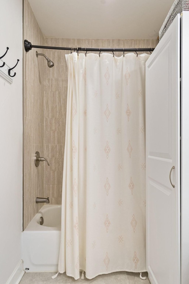 bathroom with shower / tub combo with curtain