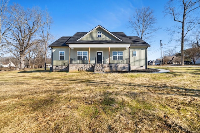 view of front of house with covered porch and a front lawn