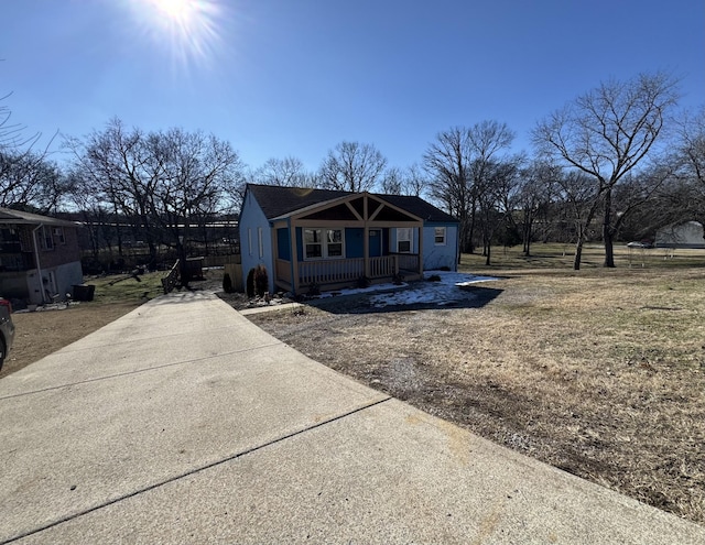 view of front of property featuring covered porch