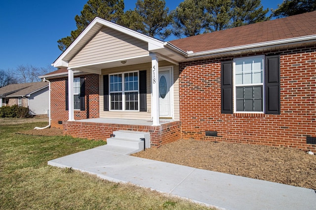 view of front of property with a front yard