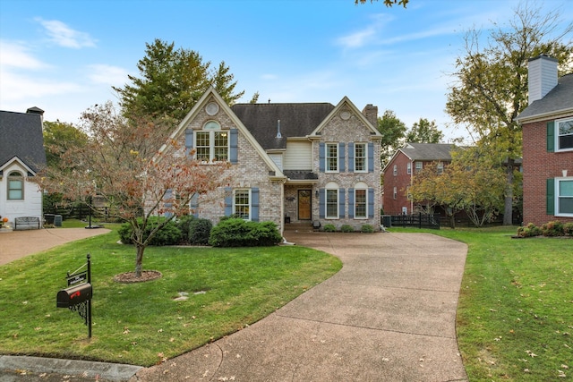 view of front of house with a front lawn