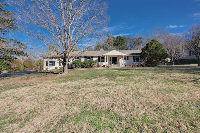 view of front of house featuring a front yard