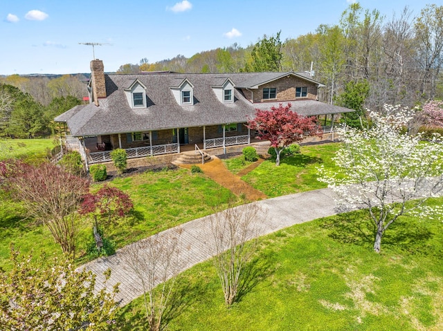 view of front of property featuring a front lawn and a porch