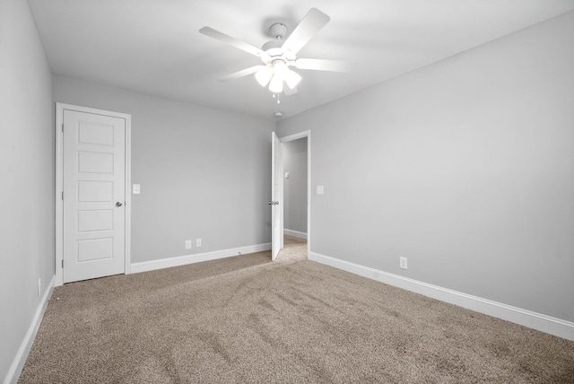 unfurnished room featuring ceiling fan and carpet