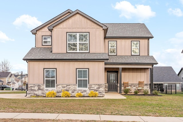 craftsman house featuring a front lawn