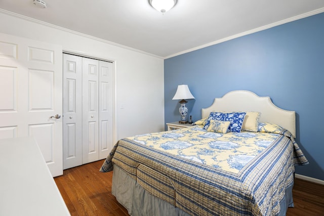 bedroom featuring a closet, dark hardwood / wood-style flooring, and ornamental molding