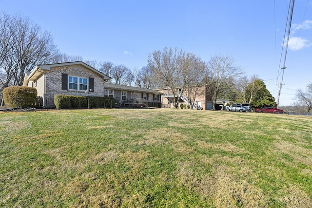 view of front facade featuring a front lawn