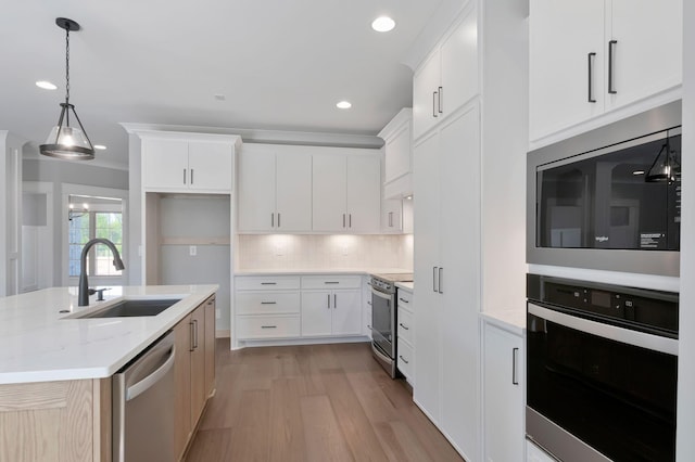 3025 Shady Forest Dr, Murfreesboro, TN 37128 - kitchen with recessed lighting, stainless steel appliances, backsplash, a sink, and light wood-style flooring