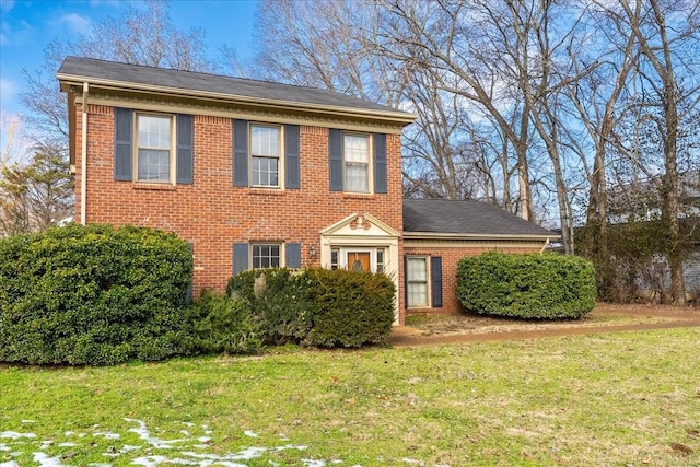 view of front of home featuring a front lawn