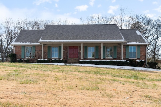 single story home featuring a front yard