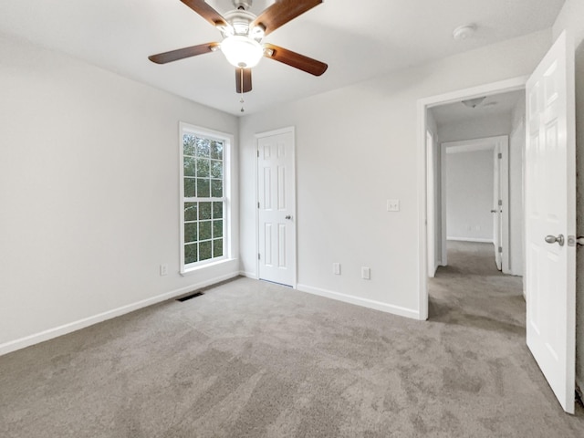 carpeted empty room featuring ceiling fan