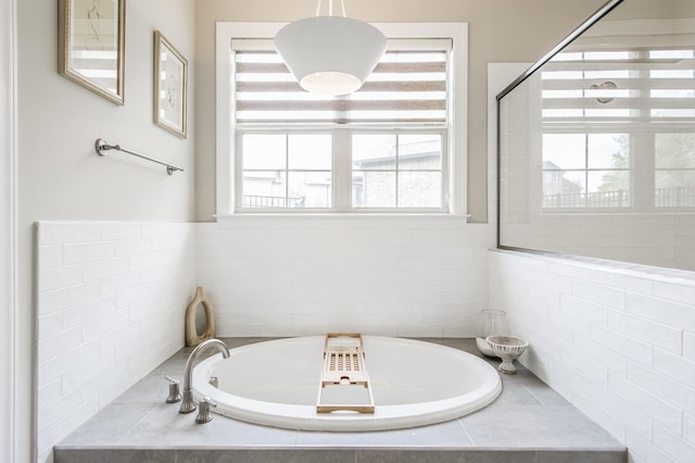 bathroom featuring tiled tub