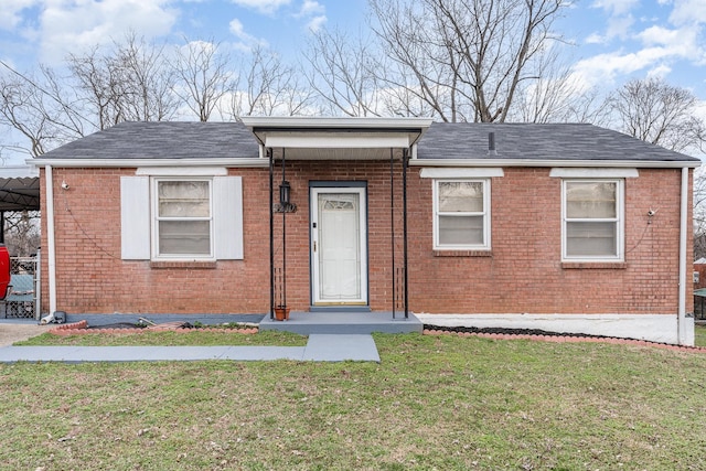 view of front of house featuring a front yard