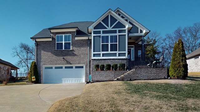 view of front facade featuring a garage and a front yard