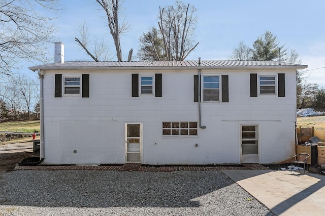 view of front facade featuring a patio area