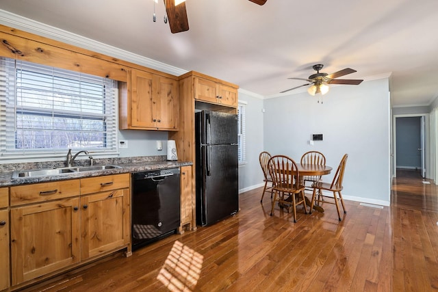 kitchen featuring ceiling fan, black appliances, dark hardwood / wood-style floors, crown molding, and sink