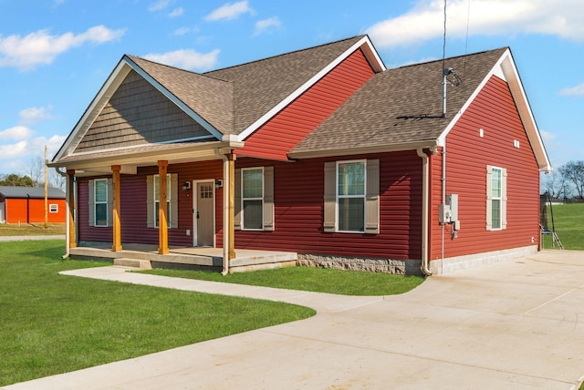 view of front of property featuring covered porch and a front yard