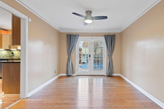 unfurnished room featuring crown molding, light wood-type flooring, and ceiling fan