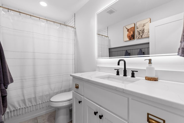 bathroom featuring visible vents, curtained shower, toilet, and vanity