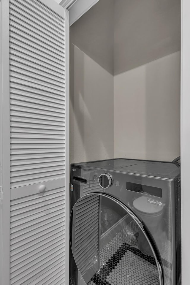 laundry area with washer / dryer