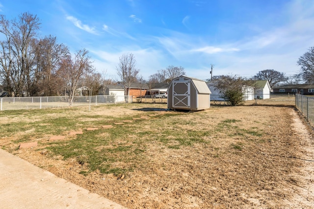 view of yard featuring a storage shed