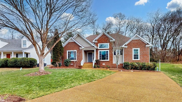 view of front facade featuring a front lawn