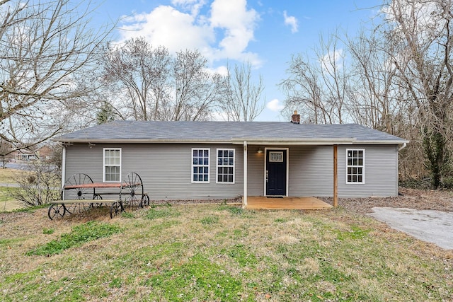 single story home featuring a front yard