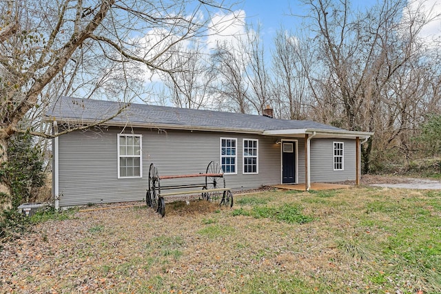 view of front of home with a front lawn