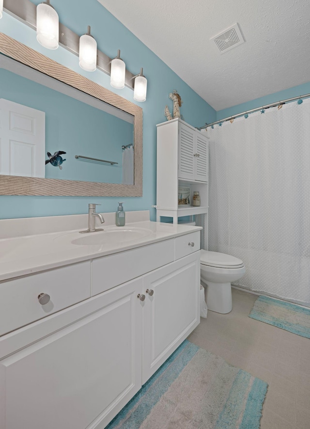 bathroom with toilet, a textured ceiling, curtained shower, and vanity