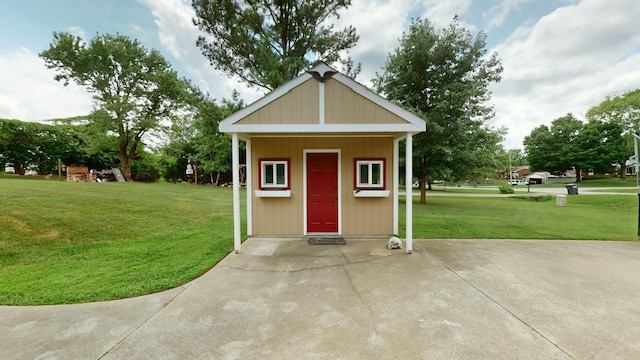 view of outdoor structure featuring a lawn