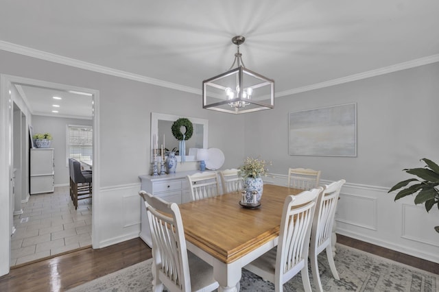 dining room featuring an inviting chandelier, dark hardwood / wood-style flooring, and crown molding