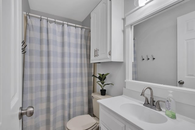 bathroom with toilet, a shower with shower curtain, and vanity