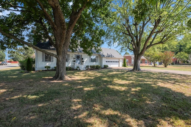 ranch-style house featuring a front lawn and a garage