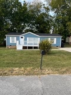 view of front of house featuring a front lawn