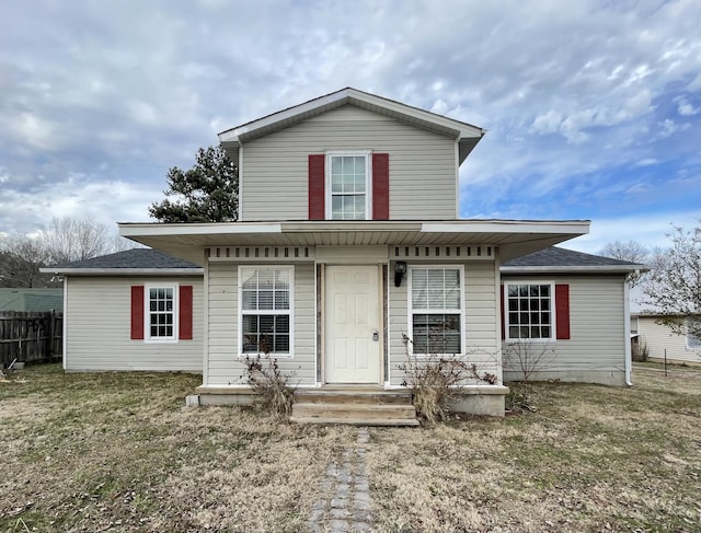 view of front of property featuring a front yard