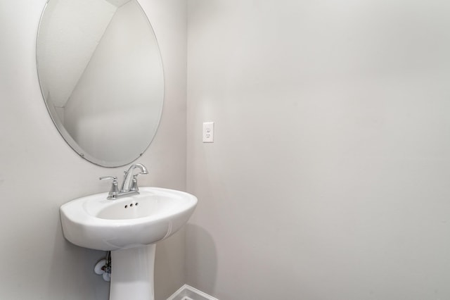 bathroom featuring sink