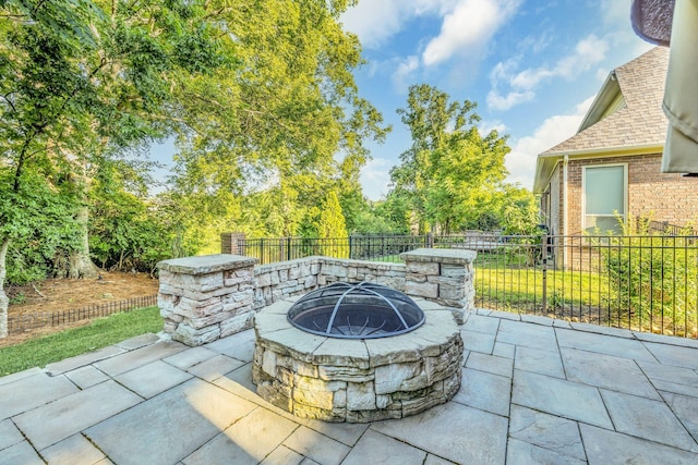 view of patio featuring an outdoor fire pit