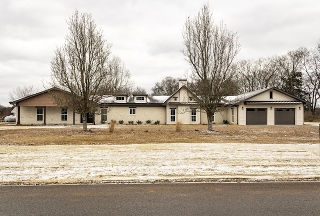 view of front facade featuring a garage