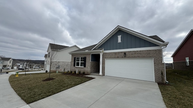 view of front facade featuring a garage and a front lawn