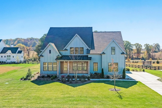 view of front of home featuring a front yard