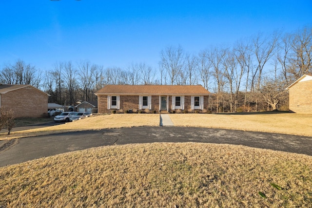 single story home featuring a front yard